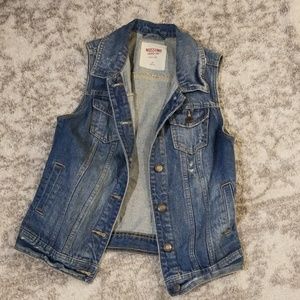 Jean Vest